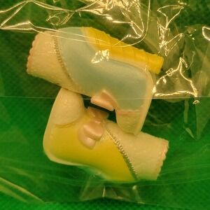 MGA  LOL Surprise OMG - Candylicious  Series 2 - Blue White Boots Shoes